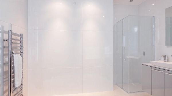 Guide complet sur les panneaux muraux pour salle de bain